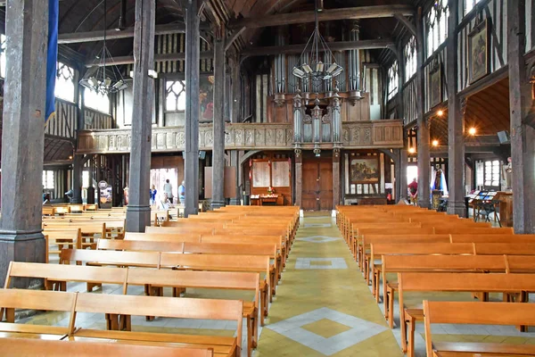 Honfleur, Francja - sierpień 2016 18: kościół Sainte Catherine — Zdjęcie stockowe