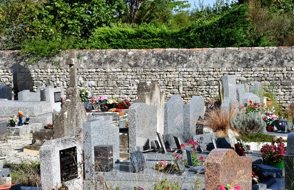 Loix, Francia - 26 de septiembre de 2016: cementerio — Foto de Stock