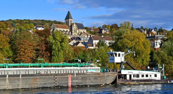 Triel sur Seine; France - november 05 2016 :  Seine riverside — Stock Photo, Image