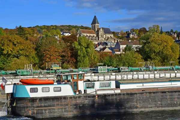 Triel sur Seine; France - november 05 2016 :  Seine riverside — Stock Photo, Image