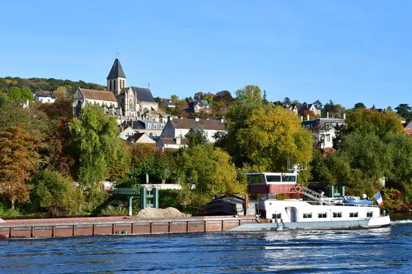 Triel sur Seine, France - october 31 2016 : Seine riverside — Stock Photo, Image