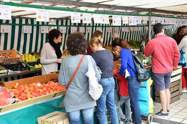 Saint Germain en Laye, Francia - 12 de junio de 2016: pintoresca marca —  Fotos de Stock