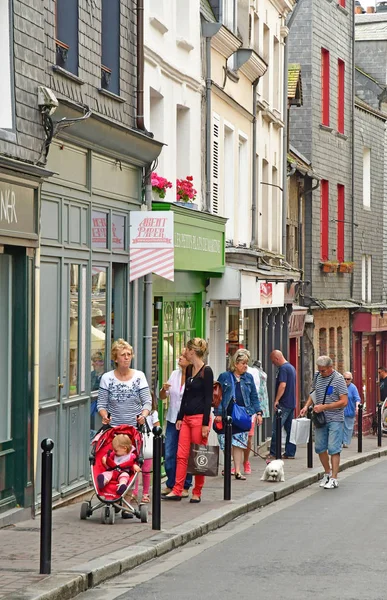 Honfleur, França - 18 de agosto de 2016: cidade pitoresca no verão — Fotografia de Stock