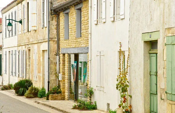 Ars en Re, Frankrijk - september 26 2016: schilderachtig dorp in een — Stockfoto