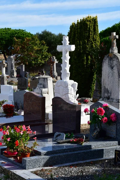 Loix, França - 26 de setembro de 2016: cemitério — Fotografia de Stock