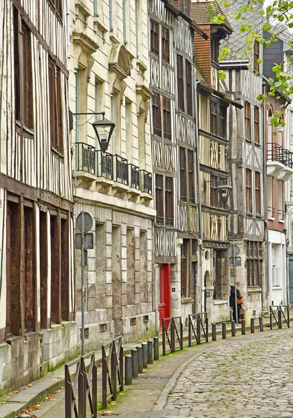 Rouen, França - 26 de novembro de 2016: o centro histórico da cidade — Fotografia de Stock