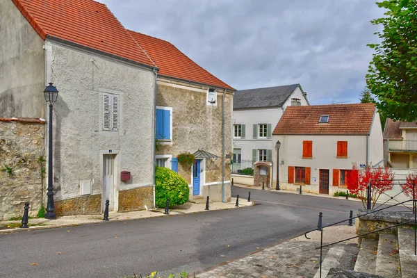 Brueil en Vexin, Francia - 18 de octubre de 2016: pintoresco pueblo —  Fotos de Stock