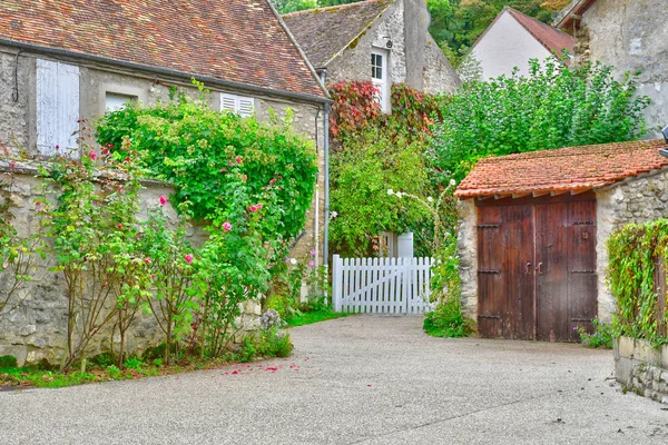 Brueil en Vexin, France - 18 Ekim 2016: pitoresk köy — Stok fotoğraf