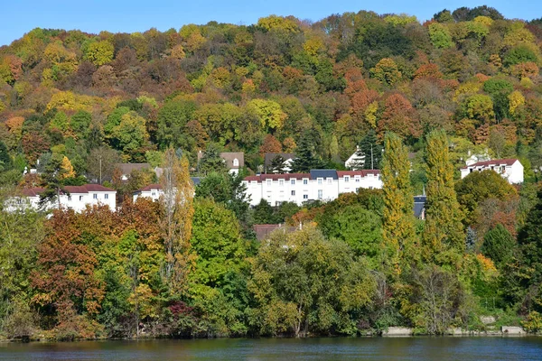 Meulan, france - oktober 31 2016: malerische stadt im herbst — Stockfoto