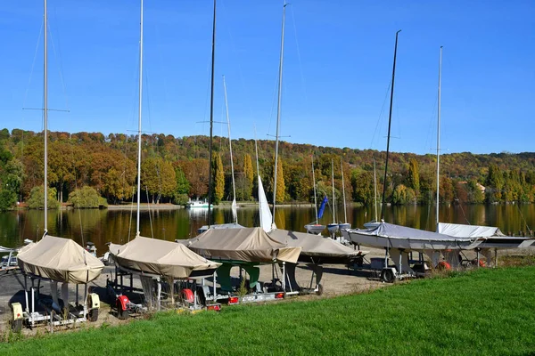 Les Mureaux, France - october 31 2016 : Seine riverside — Stock fotografie