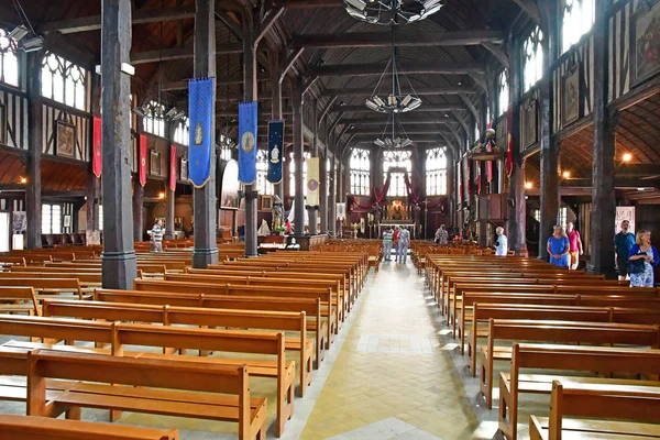 Honfleur, França - 18 de agosto de 2016: Igreja de Santa Catarina — Fotografia de Stock