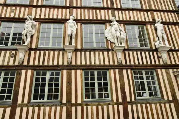 Rouen, França - 26 de novembro de 2016: o centro histórico da cidade — Fotografia de Stock