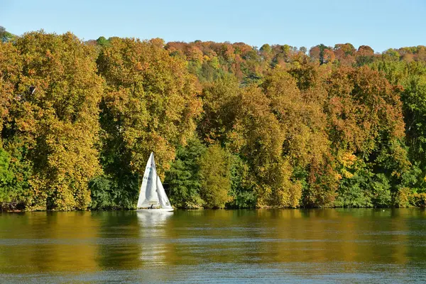 Meulan, France - October 31 2016: picturesque city in autumn — стоковое фото