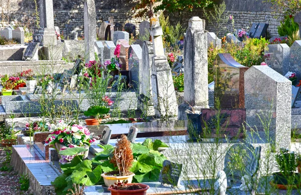 Loix, Frankrike - september 26 2016: kyrkogård — Stockfoto