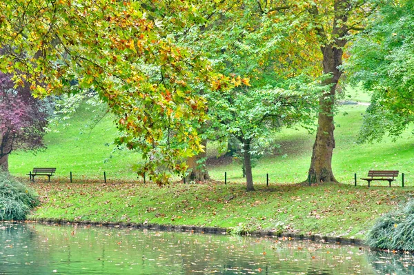 Poissy; Francia - 26 ottobre 2016: pittoresco parco Messonier — Foto Stock