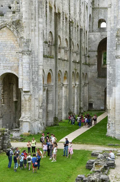 Jumieges, Francia - 22 de junio de 2016: Abadía de San Pedro — Foto de Stock