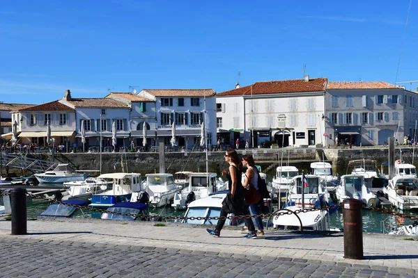 Saint Martin de Re, Francia - 25 de septiembre de 2016: pintoresco vil — Foto de Stock