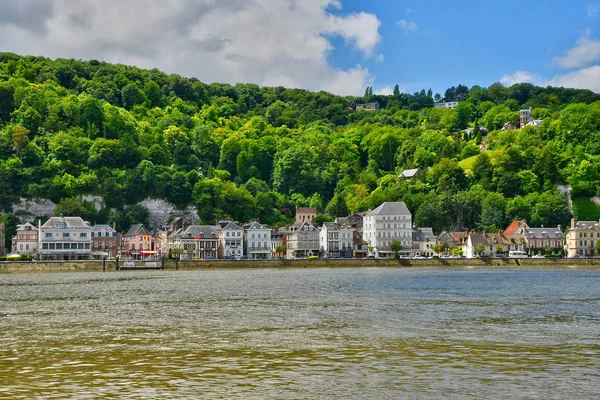 La Bouille, France - june 22 2016 : village and the Seine river — Stock Photo, Image