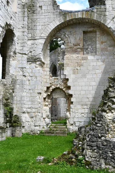 JUMIEGES, Frankrijk - 22 juni 2016: de abdij van Saint Pierre — Stockfoto