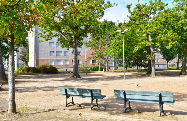 Les Mureaux, Francia - 17 de octubre de 2016: parque en otoño — Foto de Stock