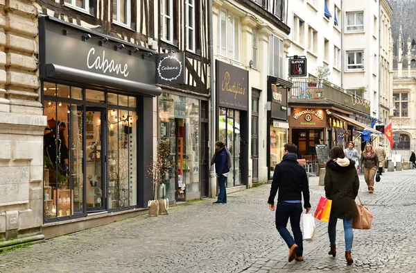 Rouen, Francia - 26 de noviembre de 2016: el centro histórico de la ciudad — Foto de Stock