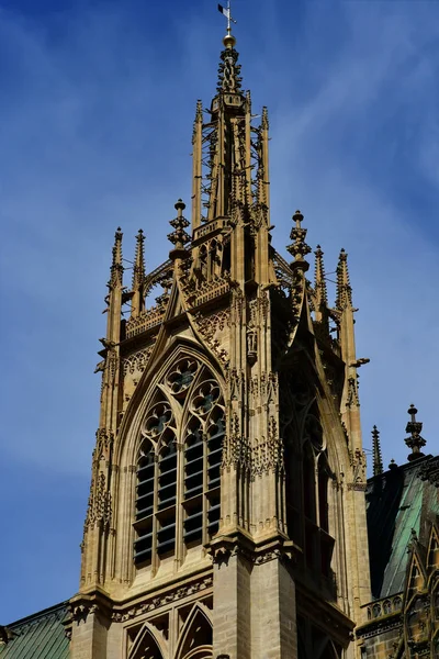 Metz, França - 25 de julho de 2016: a catedral — Fotografia de Stock