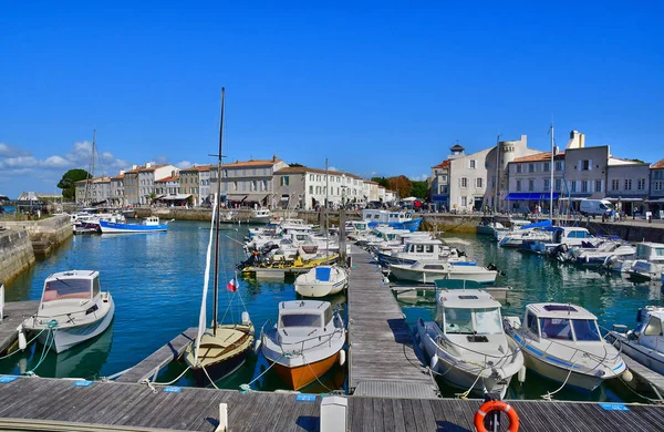 Saint Martin de Re, Francia - 25 settembre 2016: pittoresco vil — Foto Stock