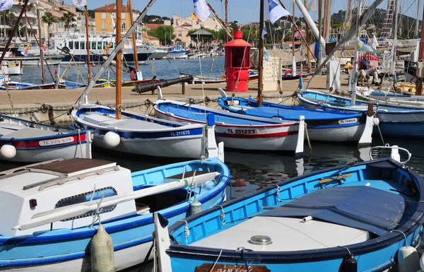 Sanary sur Mer, Γαλλία - 20 Απριλίου 2016: γραφική πόλη — Φωτογραφία Αρχείου