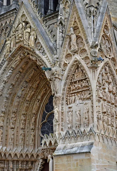 Reims, Fransa - 25 Temmuz 2016: Notre Dame Katedrali — Stok fotoğraf