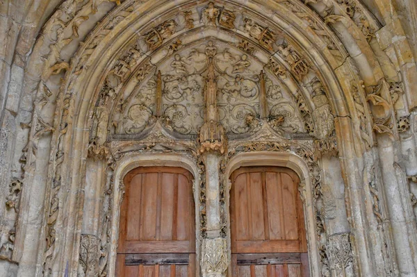 Poissy; Francia - 26 de octubre de 2016: pintoresca iglesia colegiata — Foto de Stock