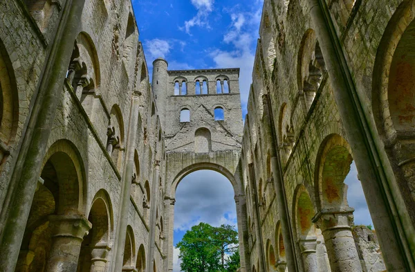 Jumieges, Francia - 22 de junio de 2016: Abadía de San Pedro — Foto de Stock