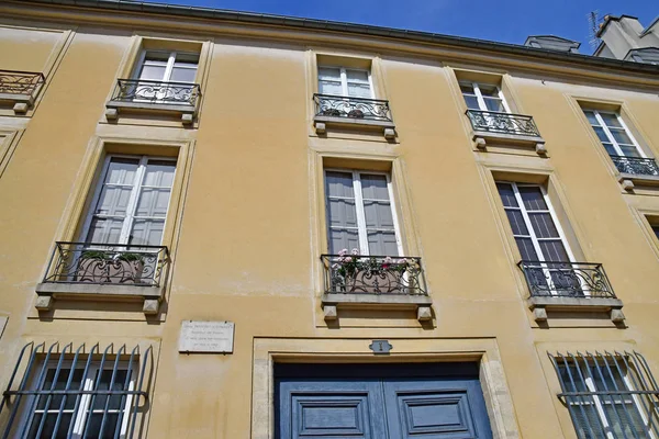 Versalhes, França - 13 de agosto de 2016: pitoresco centro da cidade em — Fotografia de Stock