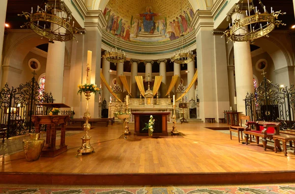Сен-Жермен-ан-Прованс, Франция - 2 мая 2016: Церковь Сен-Жермен — стоковое фото