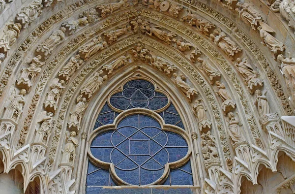 Reims, Franciaország - július 25 2016: Notre Dame-katedrális — Stock Fotó