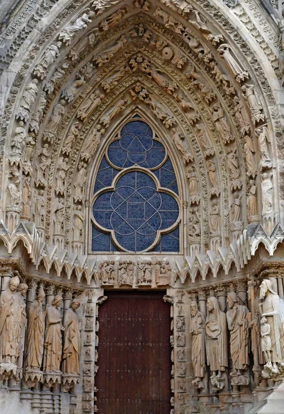 Reims, Frankrike - juli 25 2016: Notre Dame-katedralen — Stockfoto