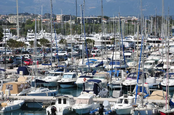 Antibes, França - 15 de abril de 2016: marina — Fotografia de Stock