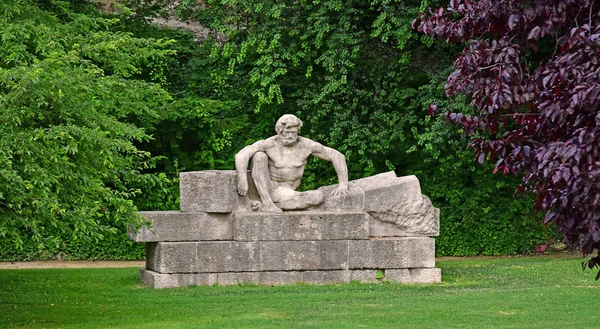 Reims, France - july 26 2016 : statue by Paul Landowski — 图库照片
