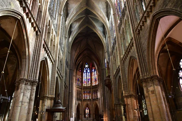 Metz, Francia - 25 de julio de 2016: la catedral — Foto de Stock