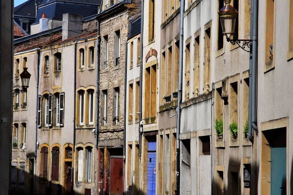 Metz, France - 25 juillet 2016 : vieille ville pittoresque en été — Photo