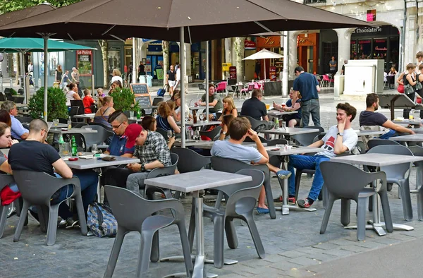 Reims, Fransa - 25 Temmuz 2016: yaz aylarında pitoresk şehir — Stok fotoğraf