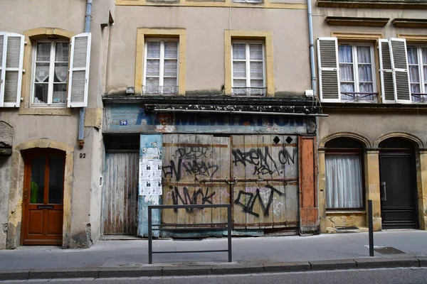 Metz, Francia - 25 luglio 2016: pittoresca città vecchia in estate — Foto Stock