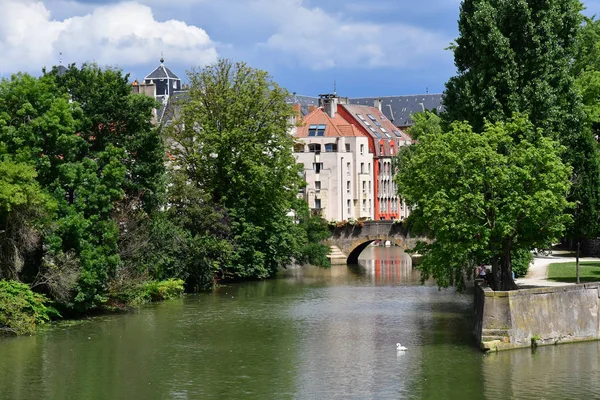 Metz, Francie - červenec 25 2016: malebné staré město v létě — Stock fotografie