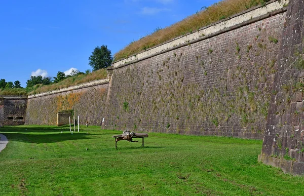 Neuf Brisach, França - 23 de julho de 2016: fortificação no verão — Fotografia de Stock