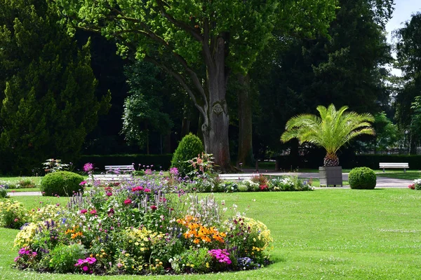 Strasbourg, Frankrijk - 24 juli-2016: Orangerie park in de zomer — Stockfoto