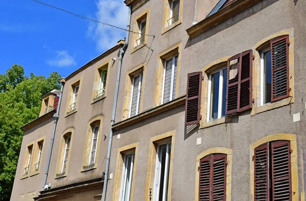 Metz, Francia - 25 de julio de 2016: pintoresca ciudad vieja en verano — Foto de Stock