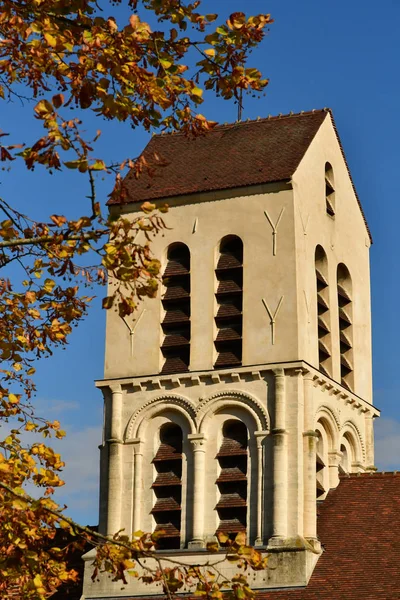 Verneuil sur seine; frankreich - 16. oktober 2016: saint martin chur — Stockfoto