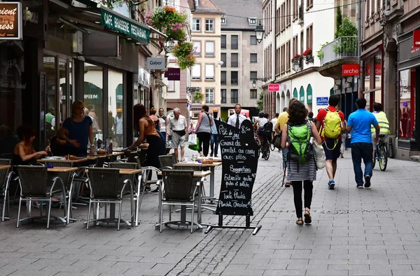 Strasbourg, Frankrijk - 22 juli-2016: het centrum van de pittoreske stad — Stockfoto