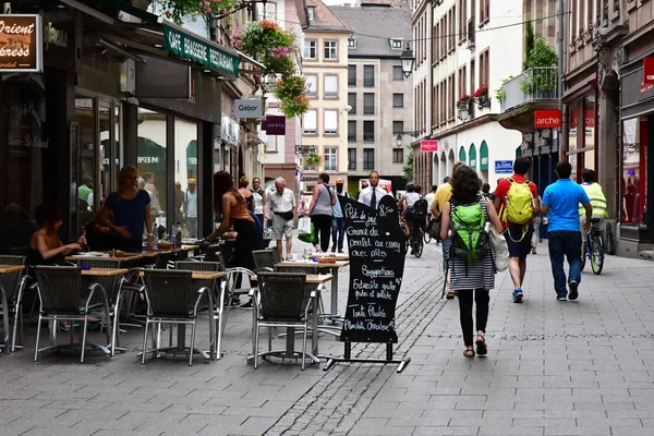 Estrasburgo, Francia - 22 de julio de 2016: el pintoresco centro de la ciudad — Foto de Stock