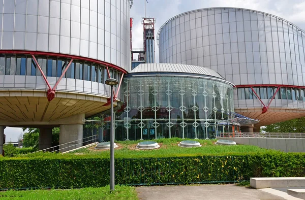 Strasburgo, Francia - 24 luglio 2016: Corte europea dei diritti umani — Foto Stock