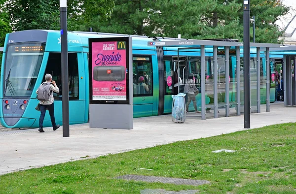 Reims, Francia - 25 luglio 2016: tram — Foto Stock